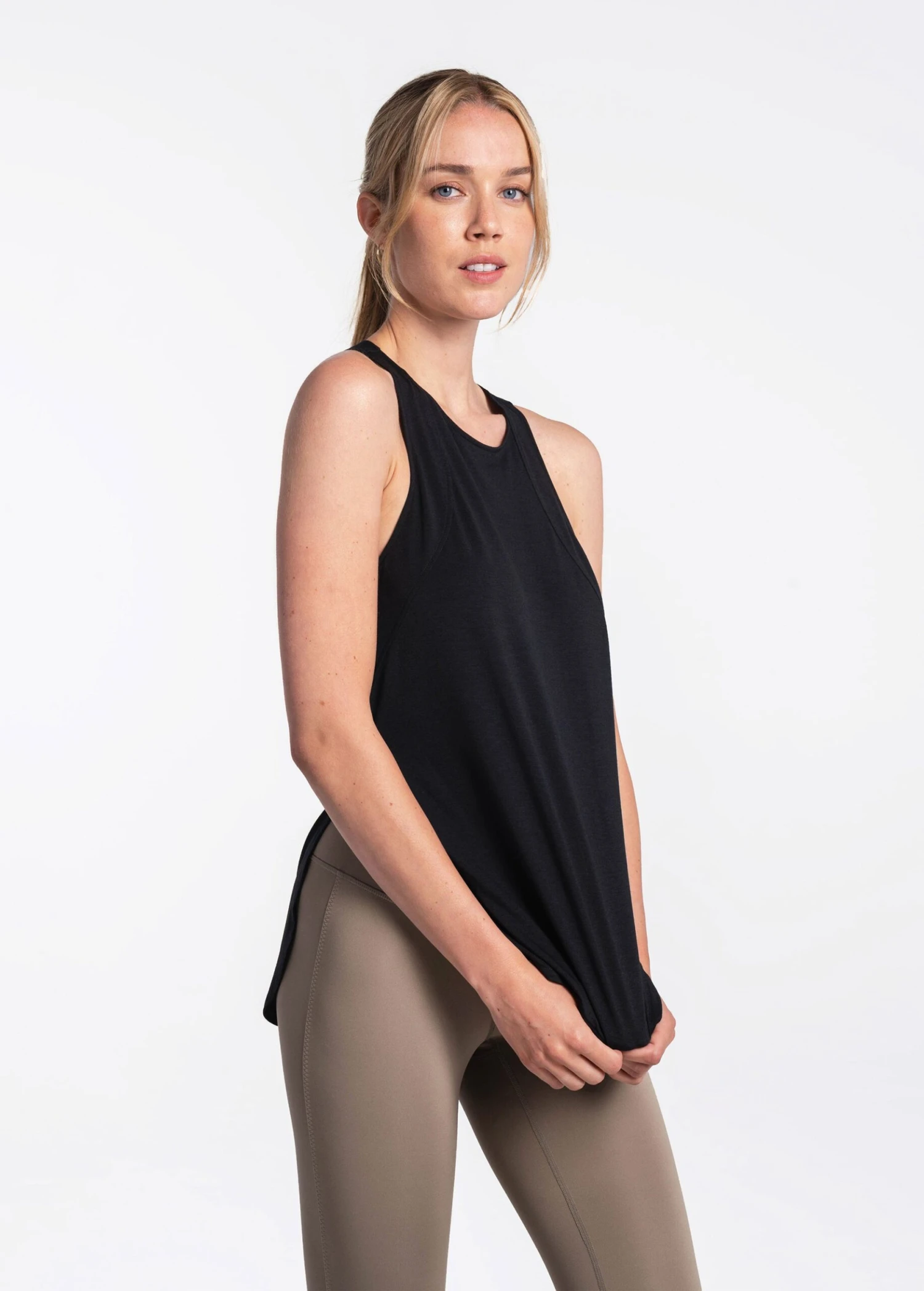 LOLE Performance Wool Tank Top - Black 4 LOLE Performance Wool Tank Top - Black - Image 4