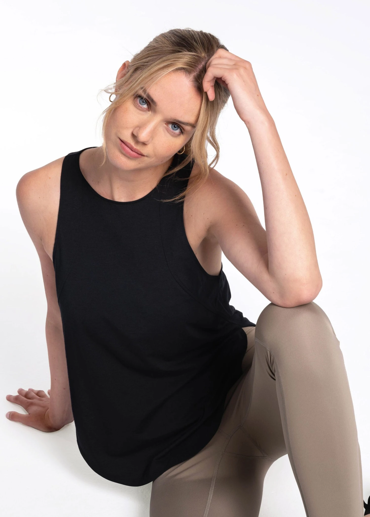 LOLE Performance Wool Tank Top - Black 6 LOLE Performance Wool Tank Top - Black - Image 6